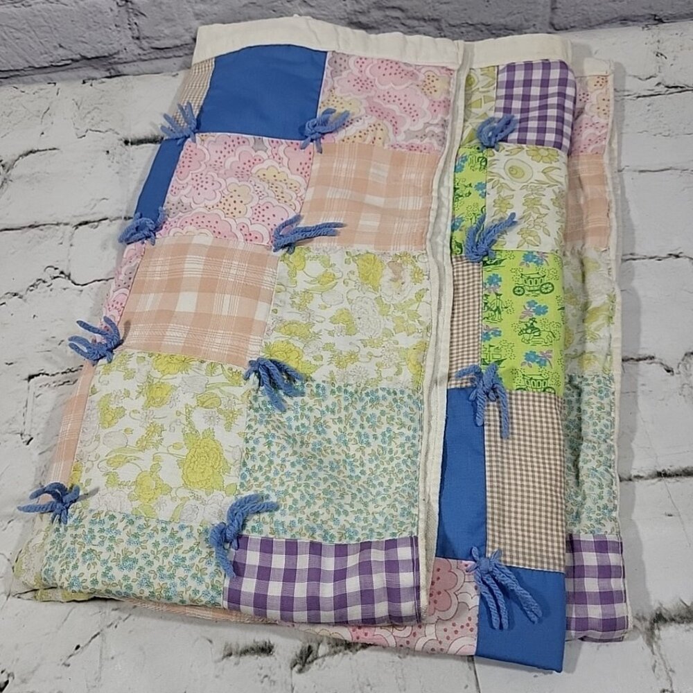Vintage Baby Blanket Quilt Floral Patchwork 34" X 40" Grannycore - With Spots